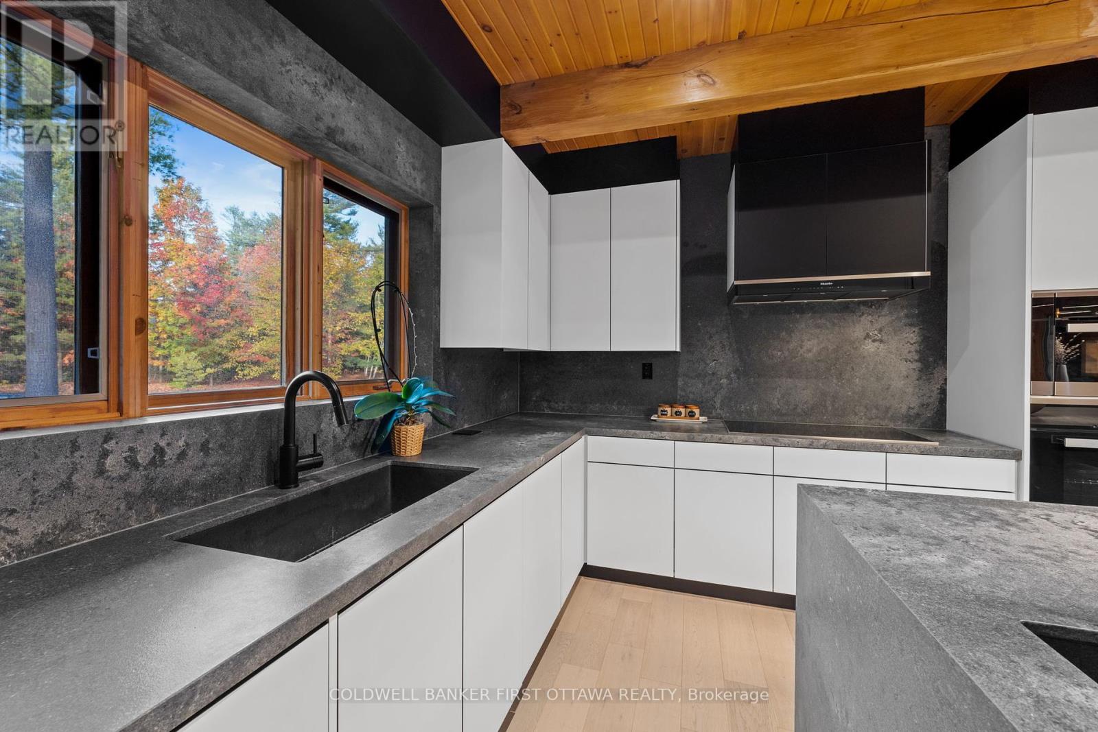 9 Lucas Lane, Ottawa, Ontario  K2S 1S5 - Photo 17 - X12455746