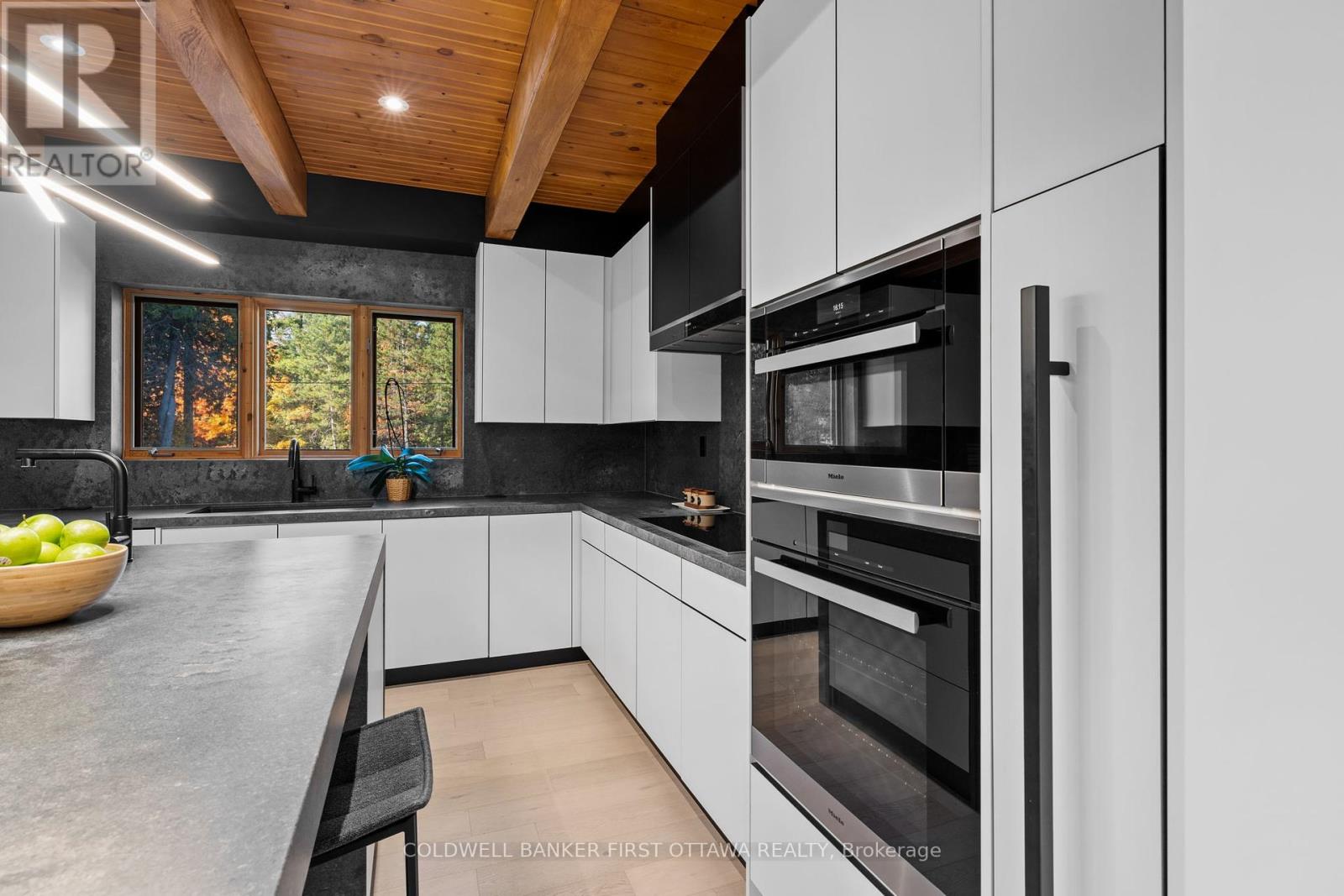 9 Lucas Lane, Ottawa, Ontario  K2S 1S5 - Photo 18 - X12455746