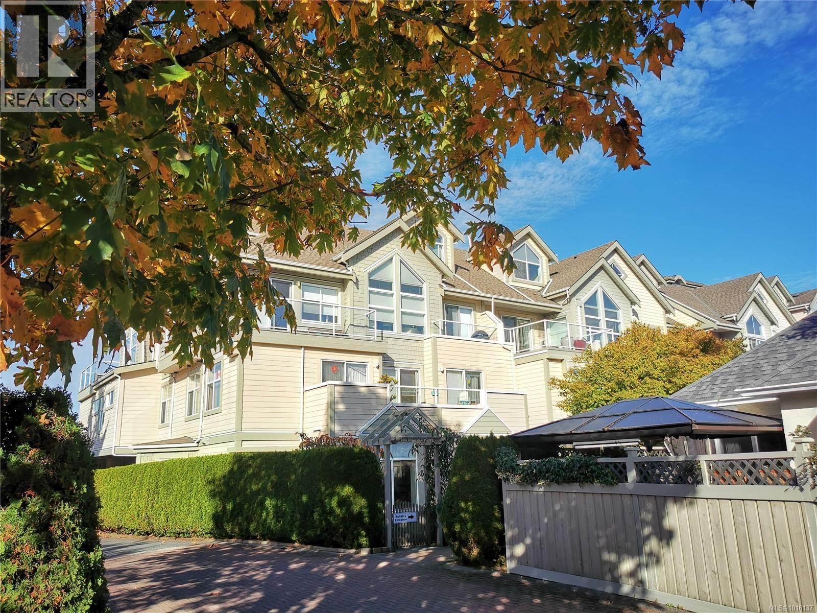 403 2250 James White Blvd, Sidney, British Columbia