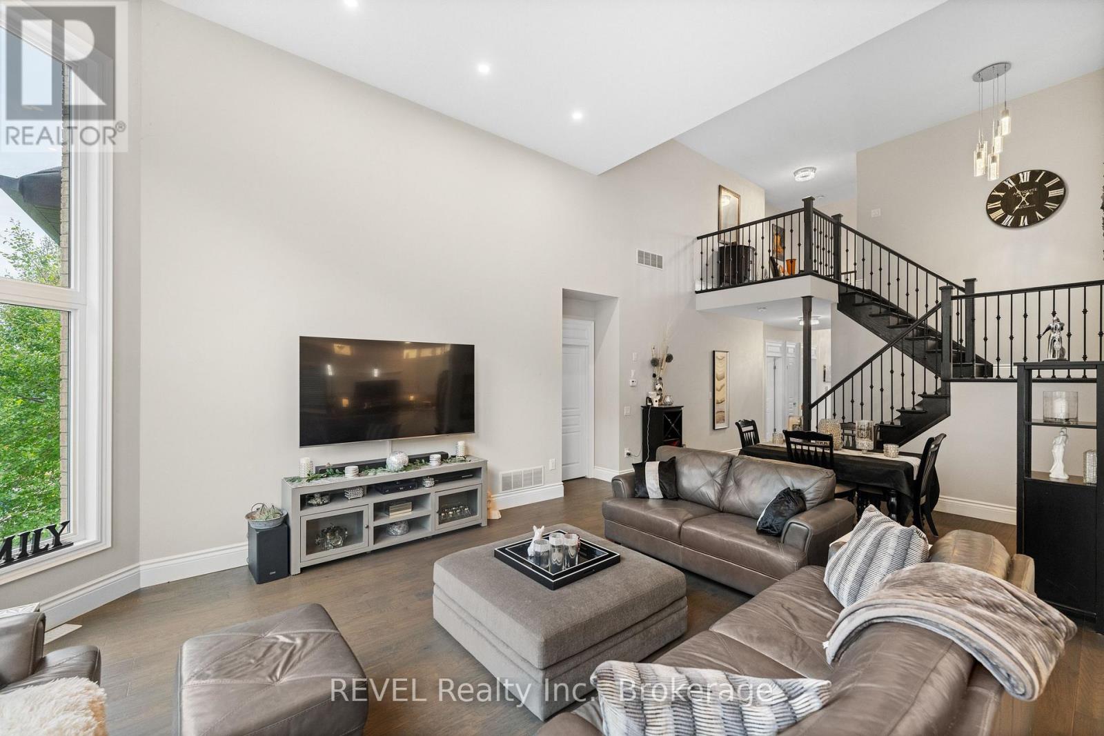46 Philmori Boulevard, Pelham, Ontario  L0S 1E5 - Photo 12 - X12455754