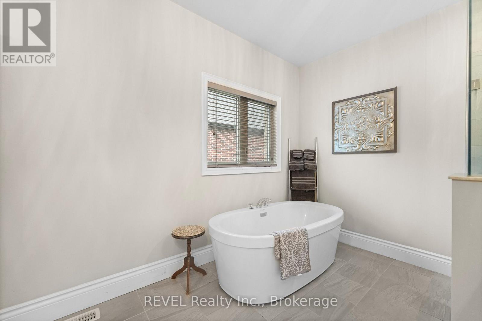 46 Philmori Boulevard, Pelham, Ontario  L0S 1E5 - Photo 26 - X12455754