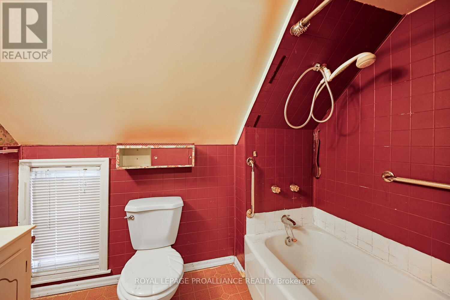 189 James Street E, Brockville, Ontario  K6V 1L6 - Photo 16 - X12455734
