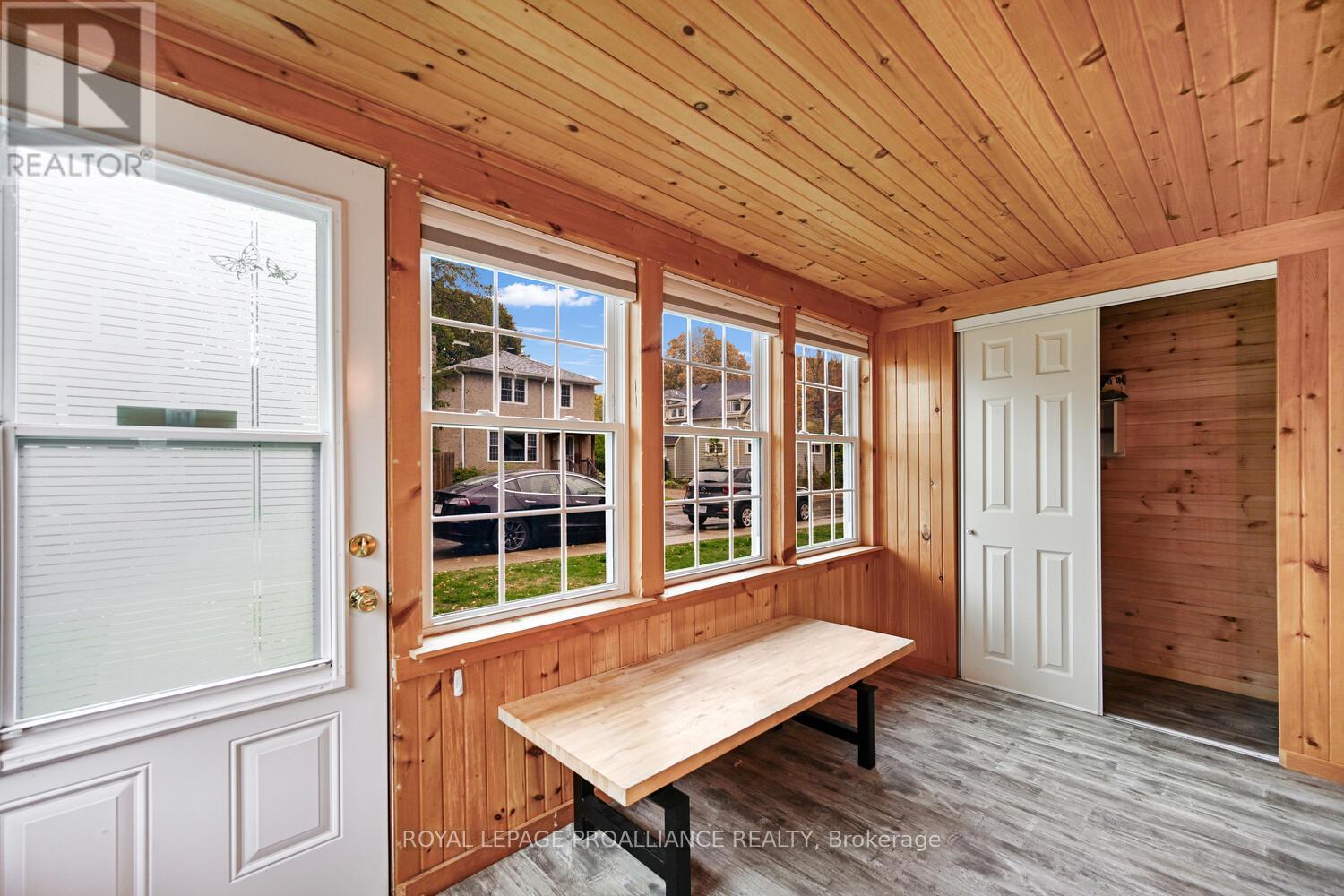 189 James Street E, Brockville, Ontario  K6V 1L6 - Photo 3 - X12455734