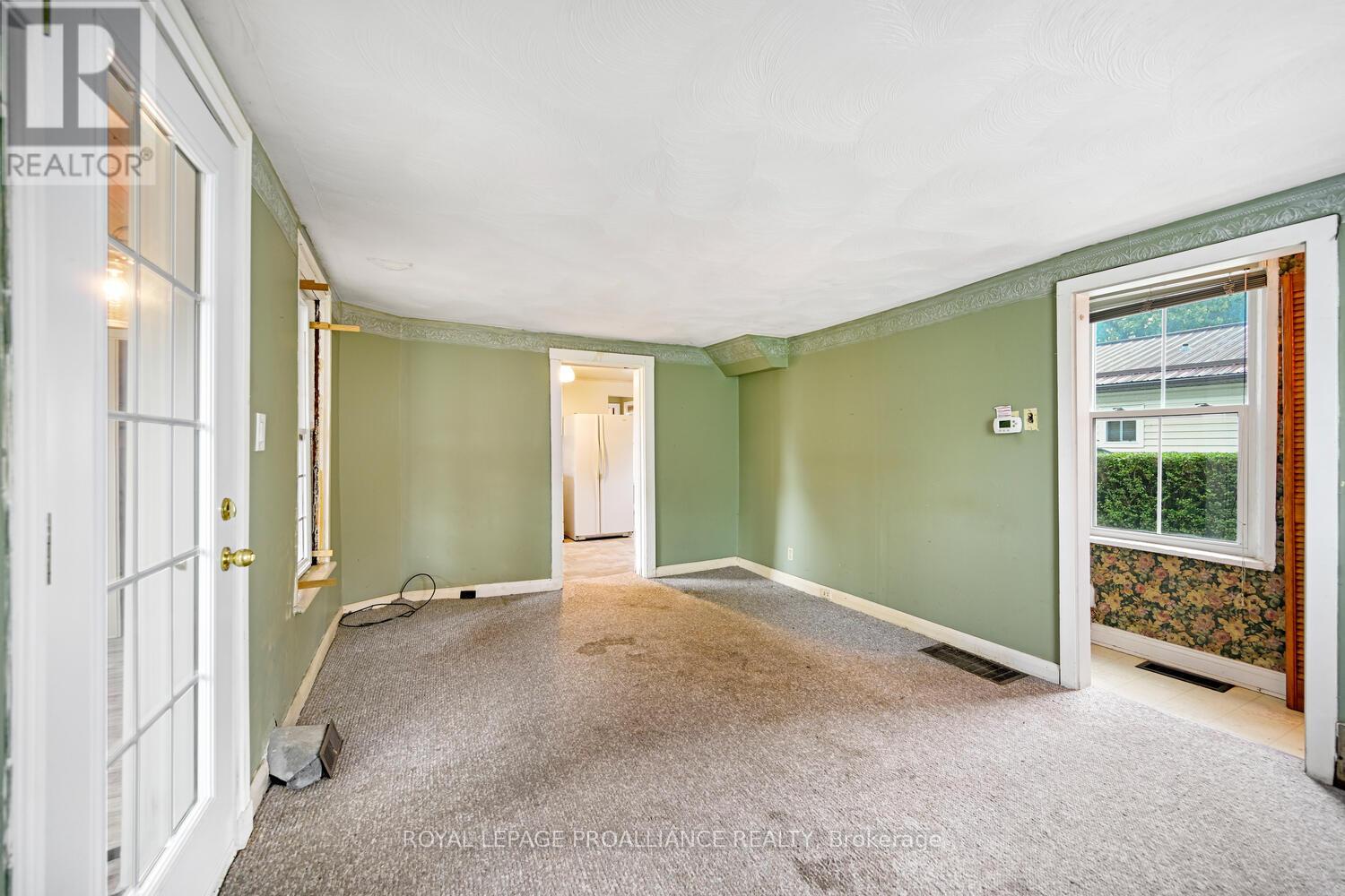 189 James Street E, Brockville, Ontario  K6V 1L6 - Photo 5 - X12455734