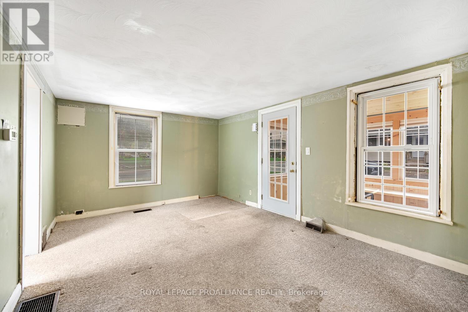 189 James Street E, Brockville, Ontario  K6V 1L6 - Photo 6 - X12455734