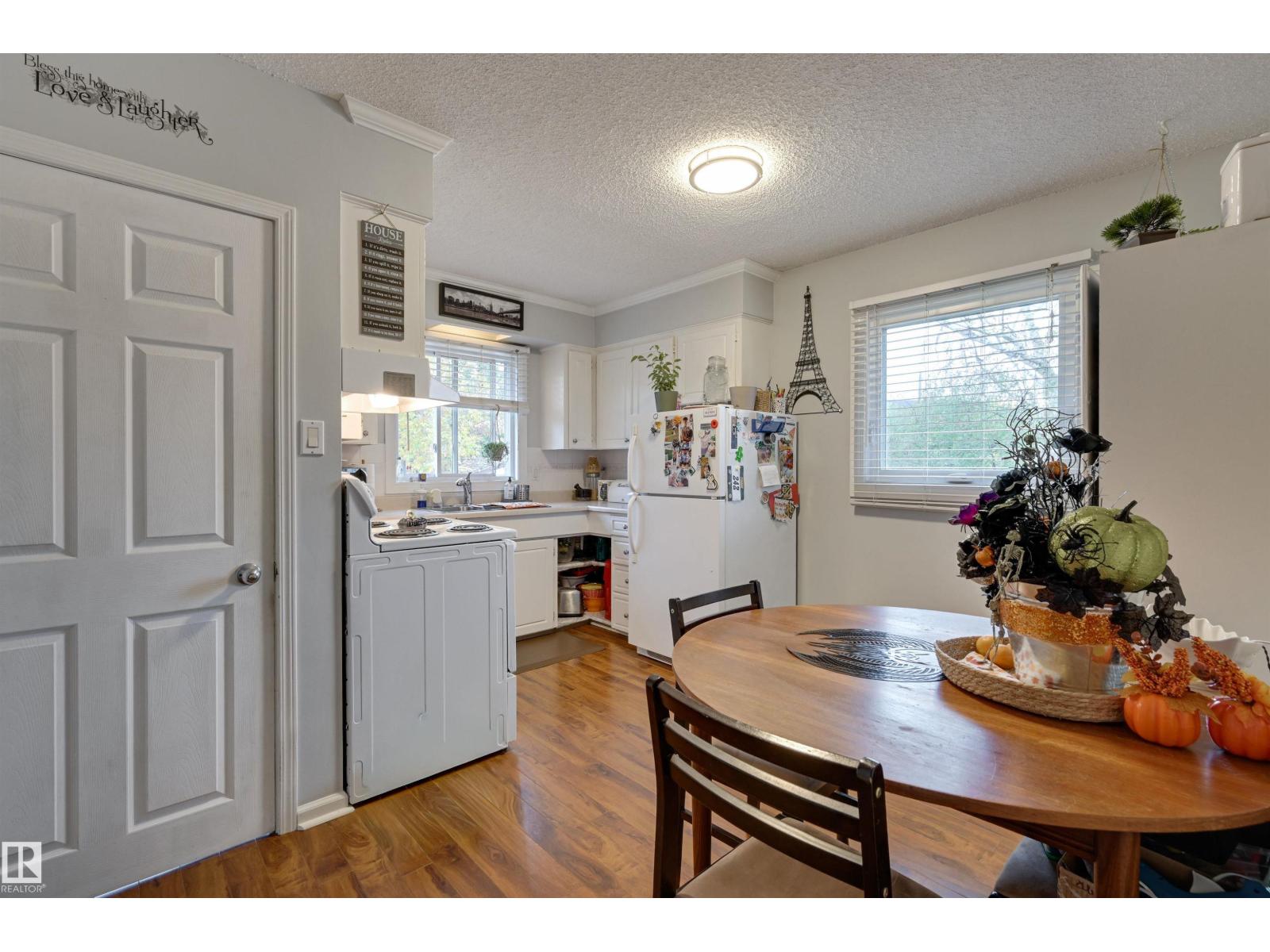 9404 9406 Holyrood Rd Nw, Edmonton, Alberta  T6C 4H4 - Photo 12 - E4461609
