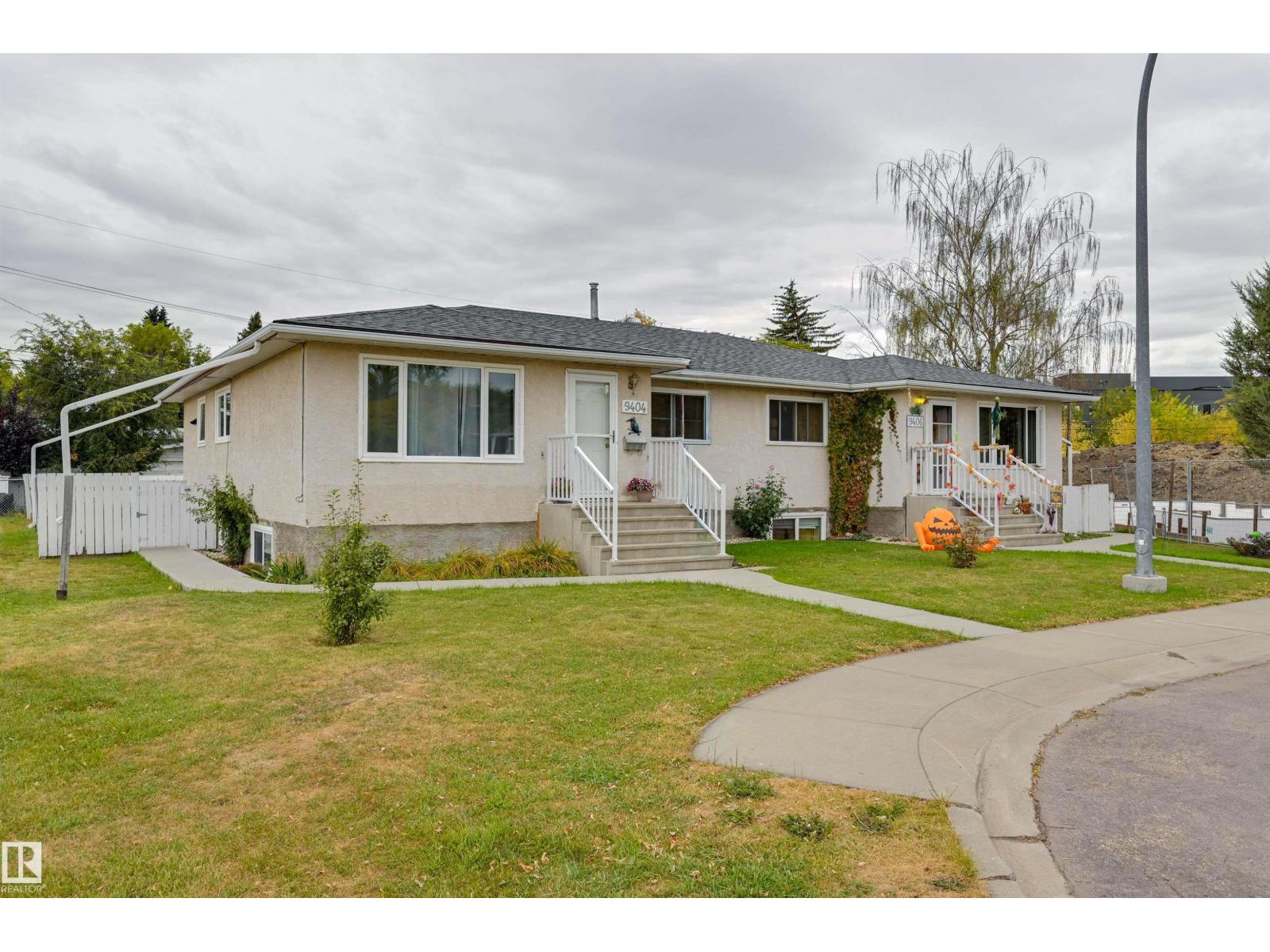 9404 9406 Holyrood Rd Nw, Edmonton, Alberta  T6C 4H4 - Photo 2 - E4461609