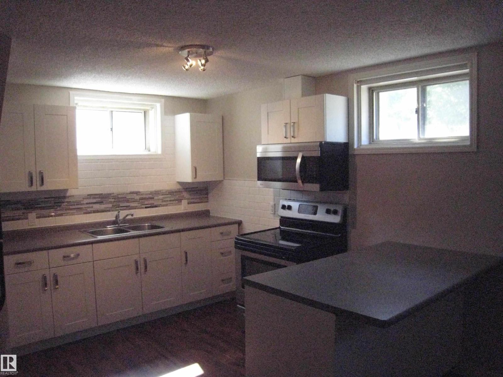 9404 9406 Holyrood Rd Nw, Edmonton, Alberta  T6C 4H4 - Photo 22 - E4461609