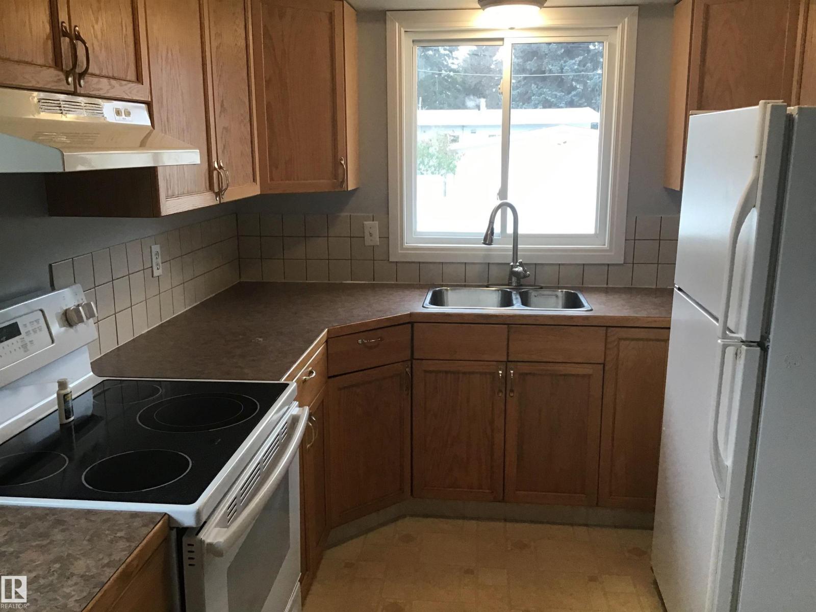9404 9406 Holyrood Rd Nw, Edmonton, Alberta  T6C 4H4 - Photo 29 - E4461609