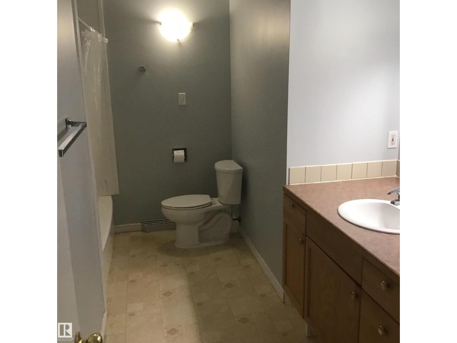 9404 9406 Holyrood Rd Nw, Edmonton, Alberta  T6C 4H4 - Photo 34 - E4461609
