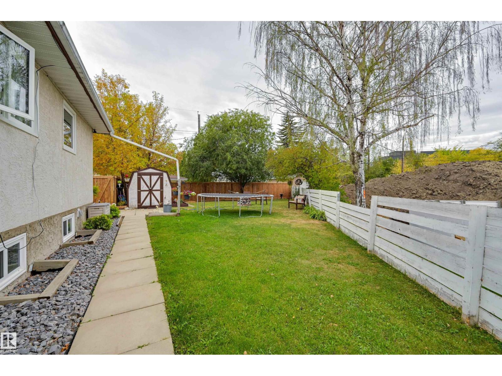 9404 9406 Holyrood Rd Nw, Edmonton, Alberta  T6C 4H4 - Photo 5 - E4461609