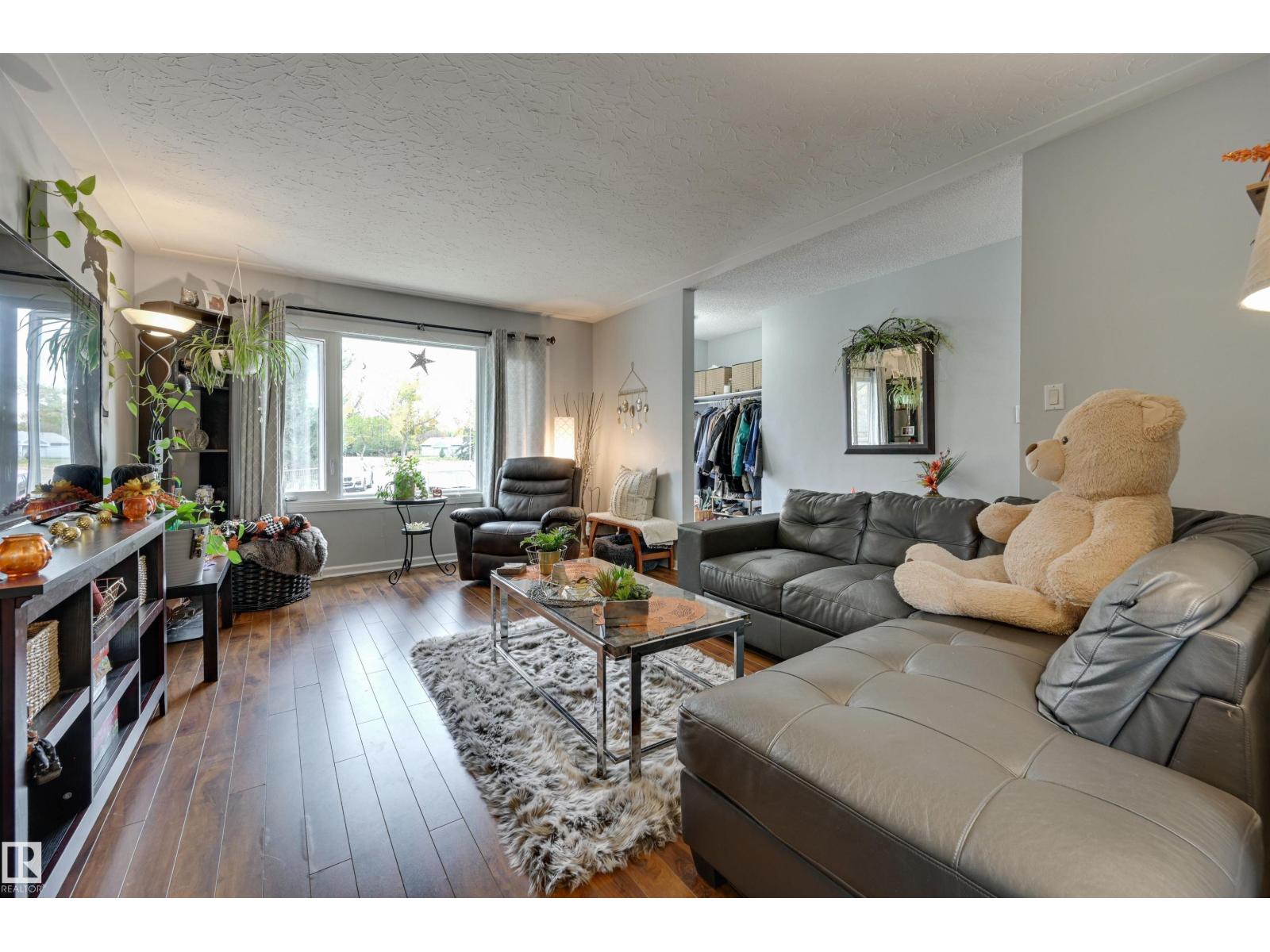 9404 9406 Holyrood Rd Nw, Edmonton, Alberta  T6C 4H4 - Photo 6 - E4461609