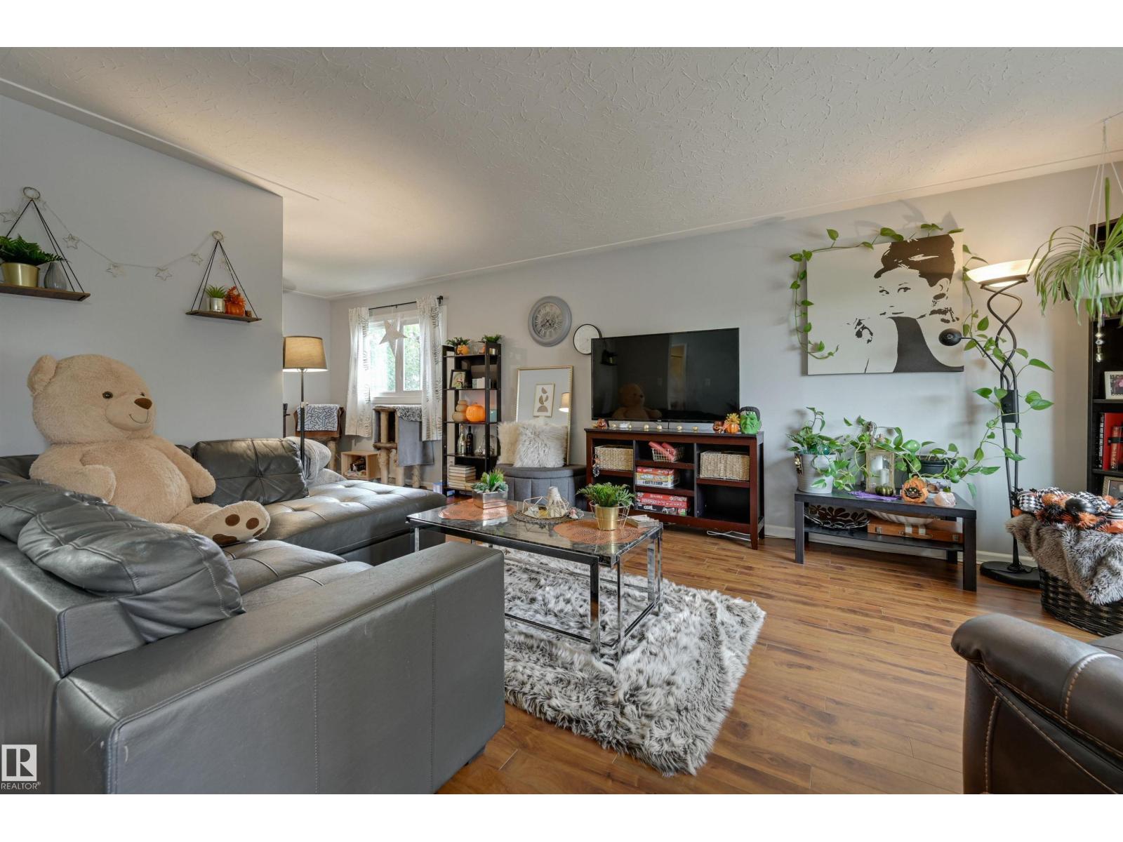 9404 9406 Holyrood Rd Nw, Edmonton, Alberta  T6C 4H4 - Photo 8 - E4461609