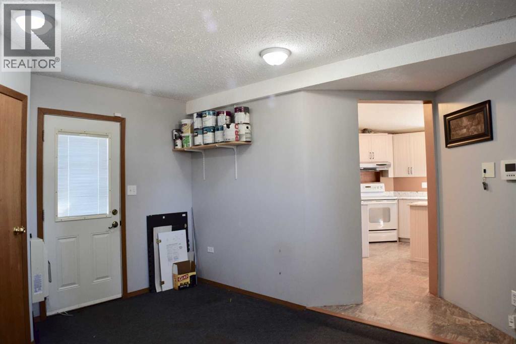 13 East Loop, Joffre, Alberta  T4L 2N2 - Photo 5 - A2260455