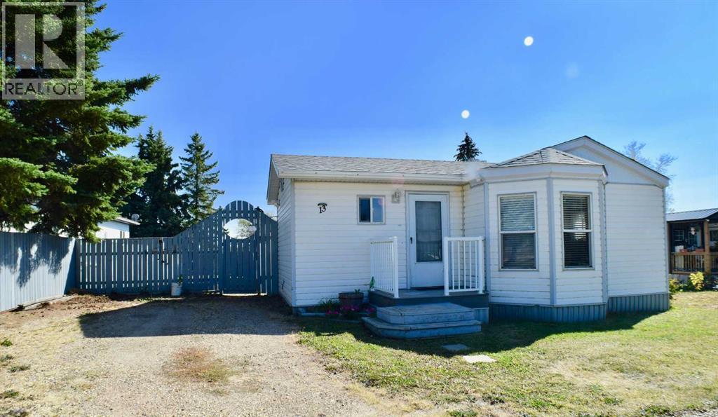 13 East Loop, Joffre, Alberta  T4L 2N2 - Photo 3 - A2260455