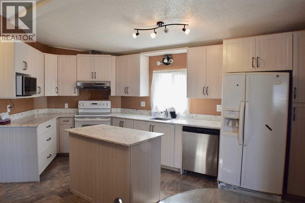 13 East Loop, Joffre, Alberta  T4L 2N2 - Photo 8 - A2260455