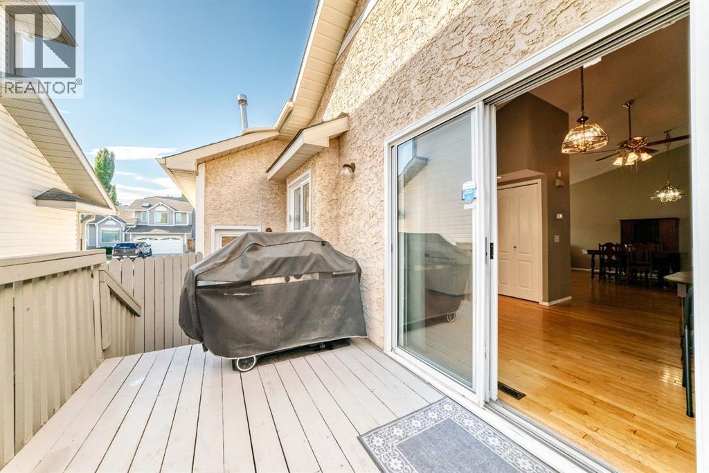 68 Woodmark Crescent Sw, Calgary, Alberta  T2w 4z2 - Photo 10 - A2263557