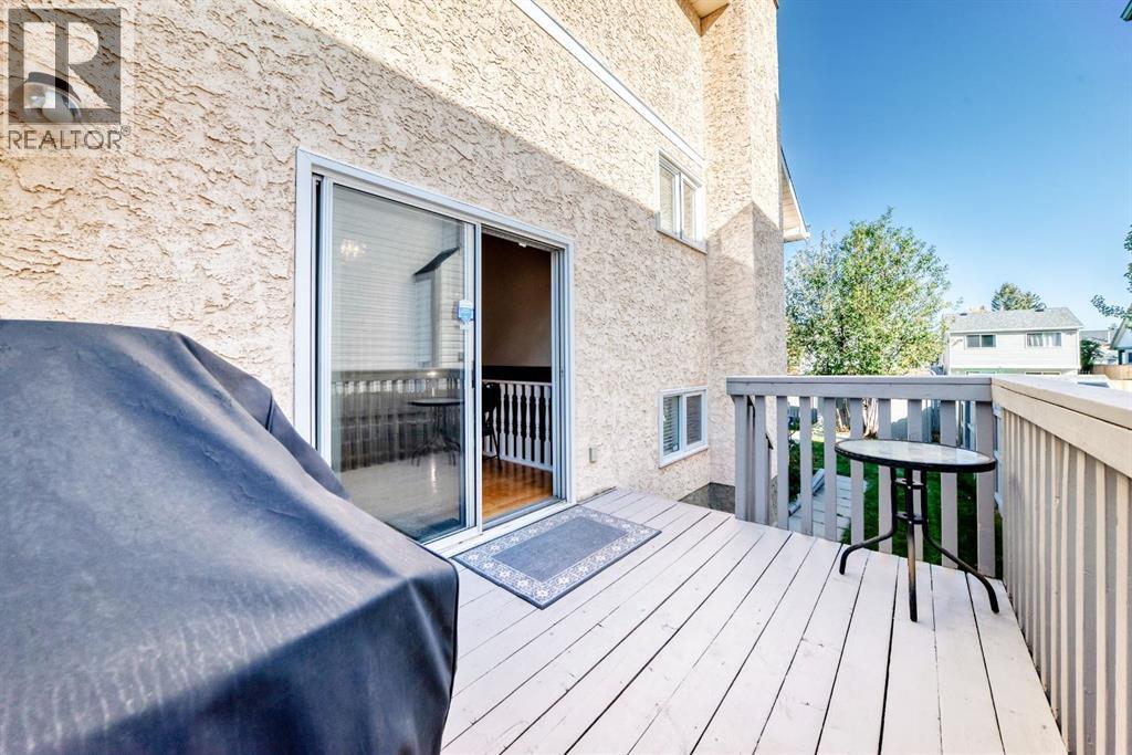 68 Woodmark Crescent Sw, Calgary, Alberta  T2w 4z2 - Photo 11 - A2263557
