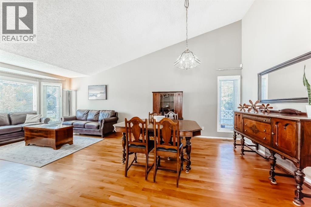 68 Woodmark Crescent Sw, Calgary, Alberta  T2w 4z2 - Photo 13 - A2263557