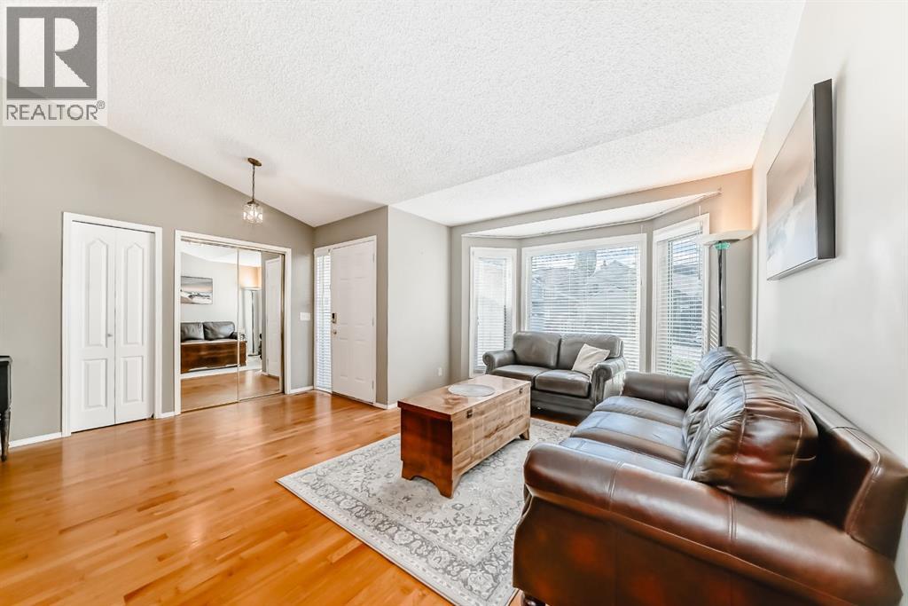 68 Woodmark Crescent Sw, Calgary, Alberta  T2w 4z2 - Photo 17 - A2263557