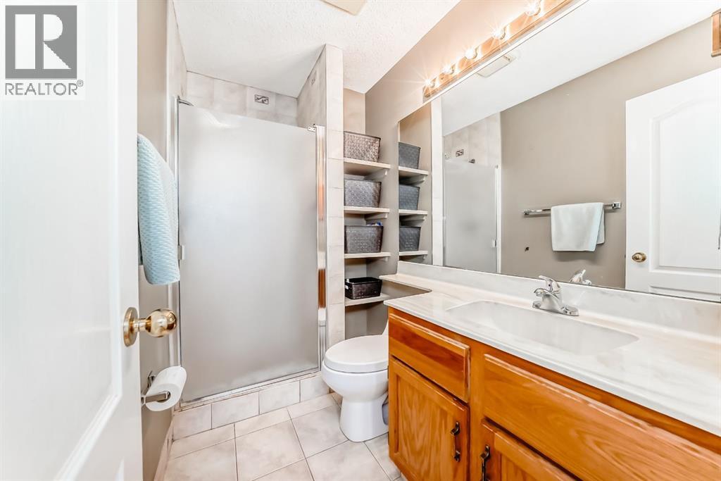 68 Woodmark Crescent Sw, Calgary, Alberta  T2w 4z2 - Photo 24 - A2263557
