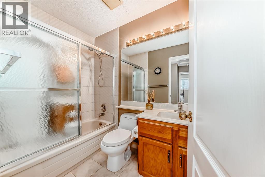 68 Woodmark Crescent Sw, Calgary, Alberta  T2w 4z2 - Photo 31 - A2263557