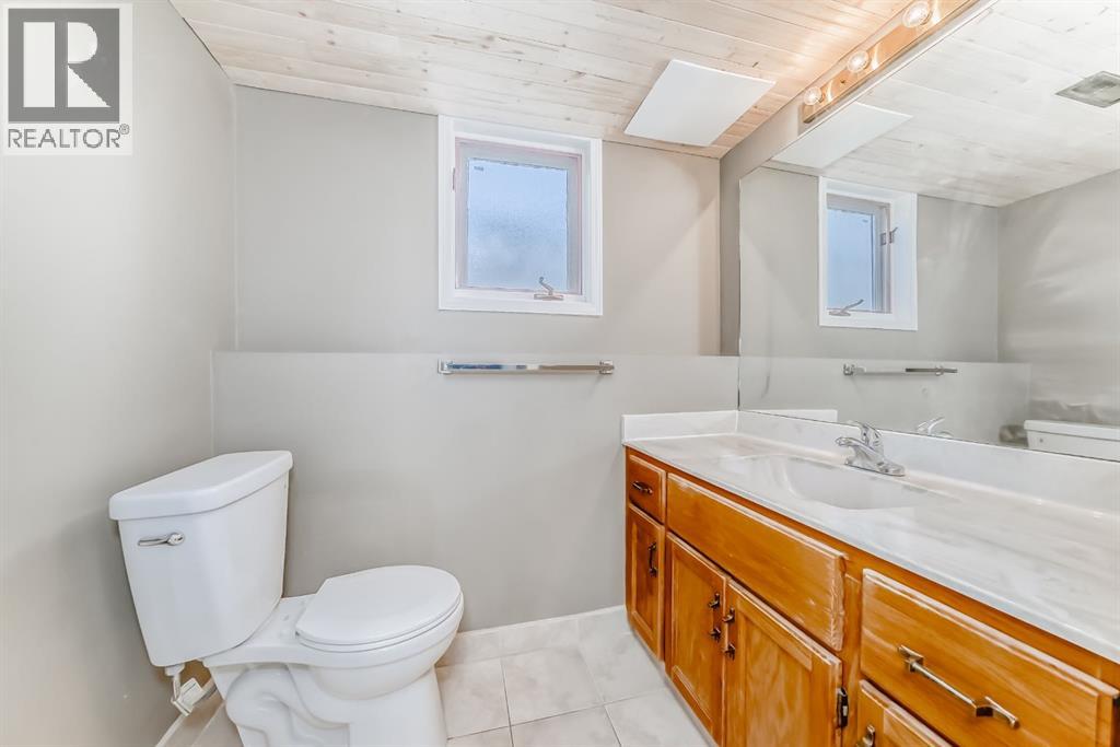68 Woodmark Crescent Sw, Calgary, Alberta  T2w 4z2 - Photo 37 - A2263557