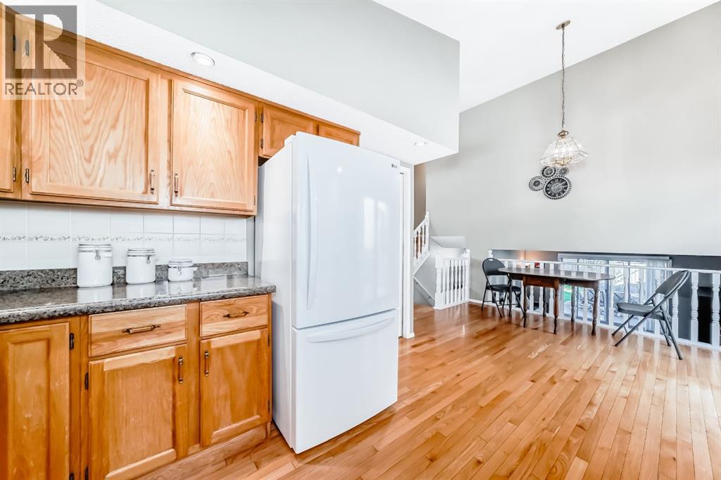 68 Woodmark Crescent Sw, Calgary, Alberta  T2w 4z2 - Photo 6 - A2263557