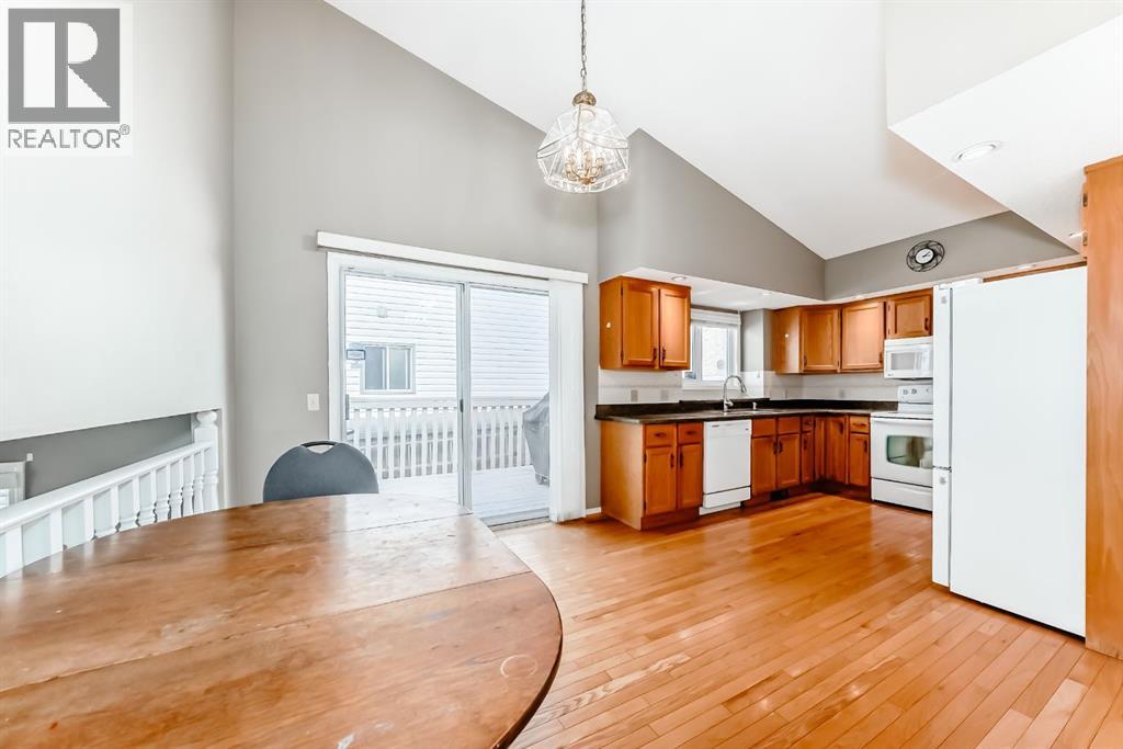 68 Woodmark Crescent Sw, Calgary, Alberta  T2w 4z2 - Photo 9 - A2263557