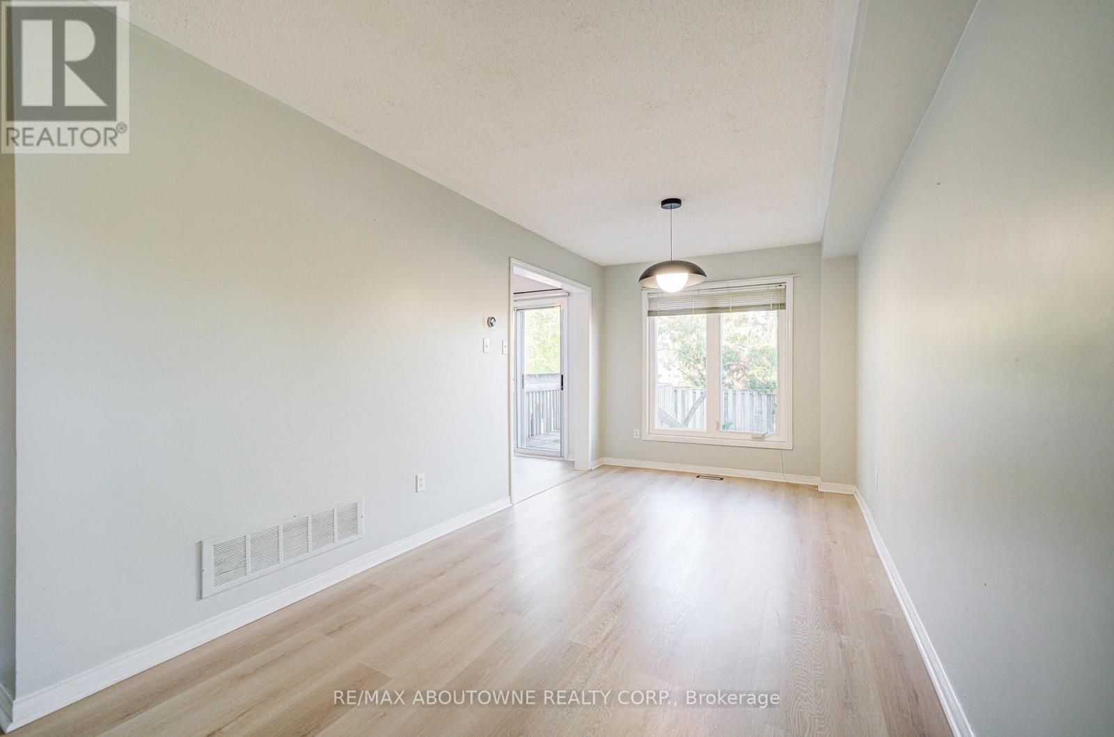 2211 Dale Ridge Drive, Oakville, Ontario  L6M 3L4 - Photo 13 - W12455751