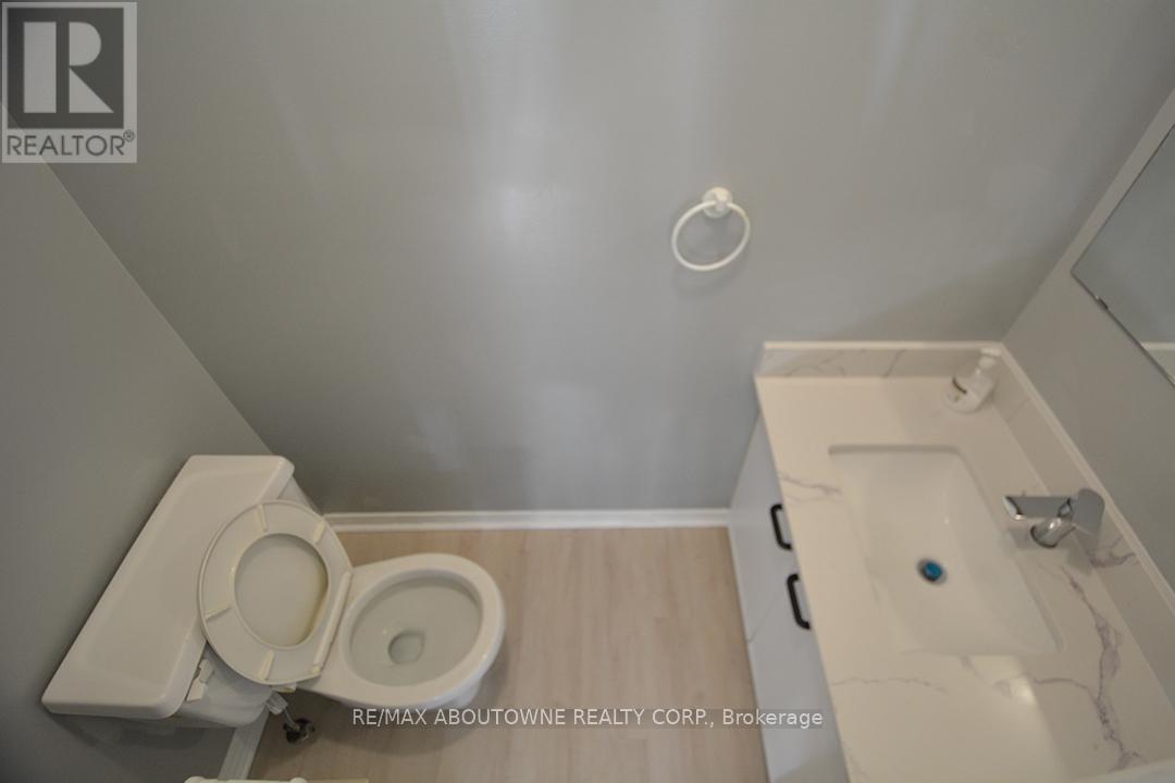 2211 Dale Ridge Drive, Oakville, Ontario  L6M 3L4 - Photo 16 - W12455751