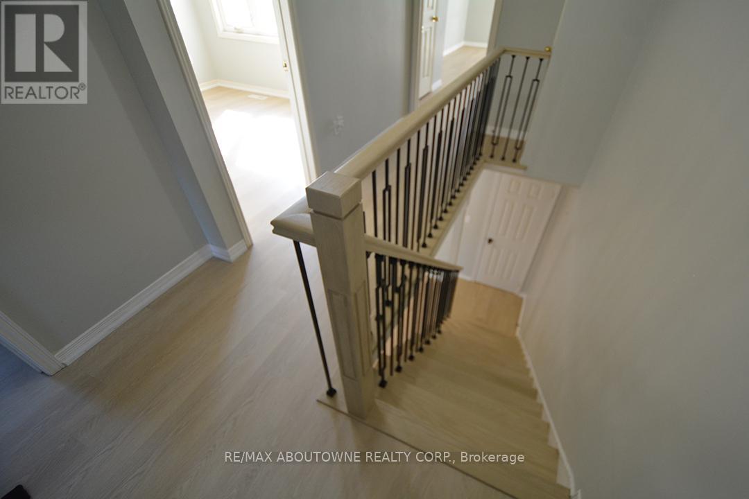 2211 Dale Ridge Drive, Oakville, Ontario  L6M 3L4 - Photo 18 - W12455751