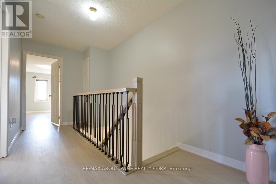 2211 Dale Ridge Drive, Oakville, Ontario  L6M 3L4 - Photo 20 - W12455751