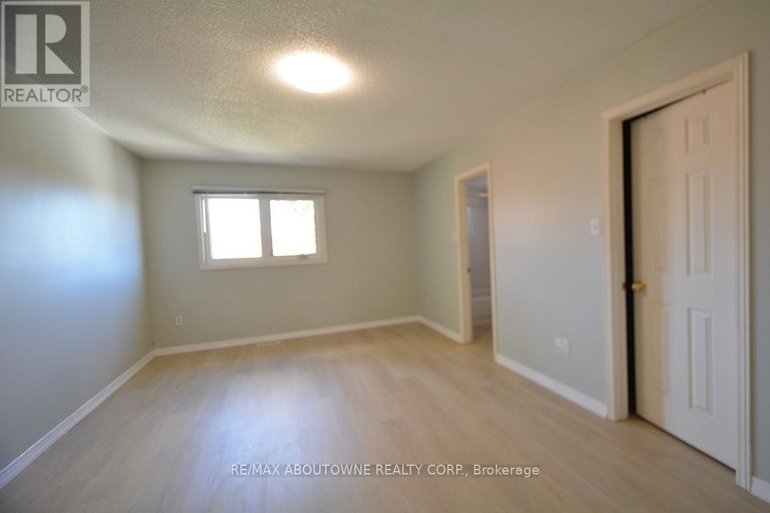 2211 Dale Ridge Drive, Oakville, Ontario  L6M 3L4 - Photo 24 - W12455751