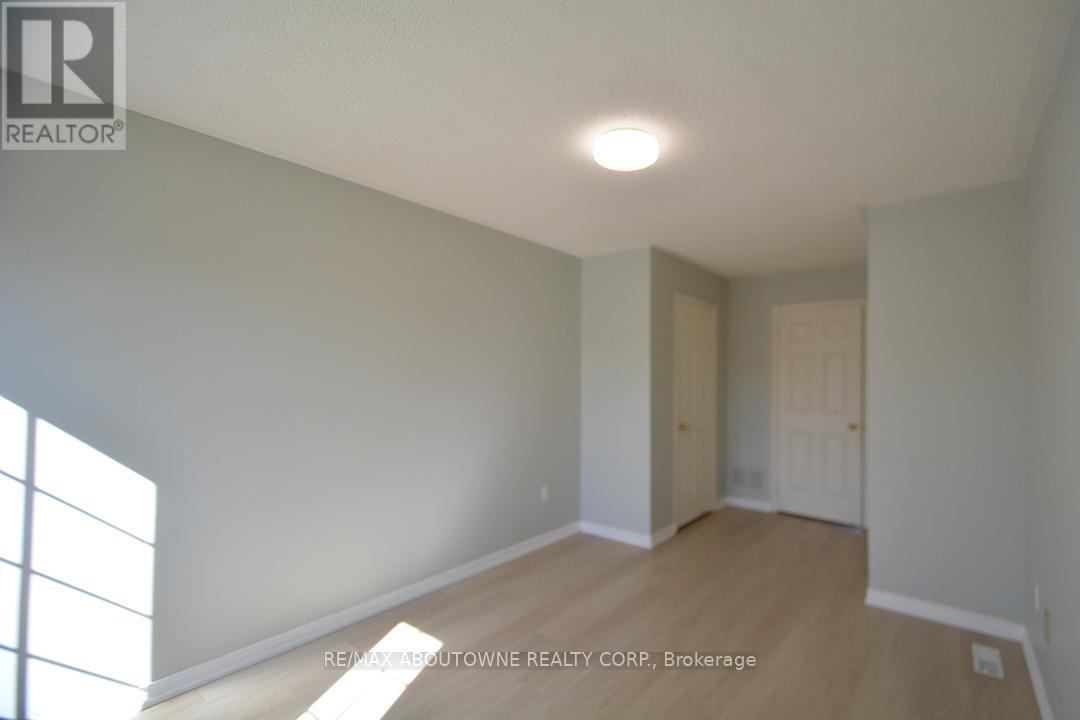 2211 Dale Ridge Drive, Oakville, Ontario  L6M 3L4 - Photo 28 - W12455751