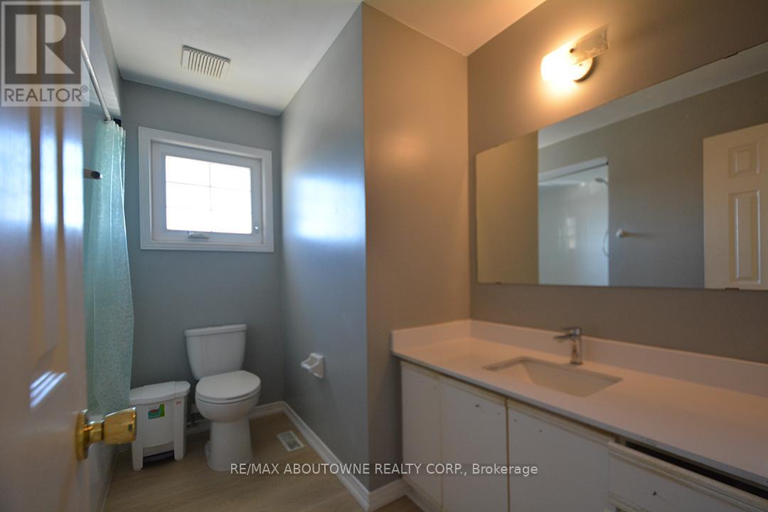 2211 Dale Ridge Drive, Oakville, Ontario  L6M 3L4 - Photo 30 - W12455751