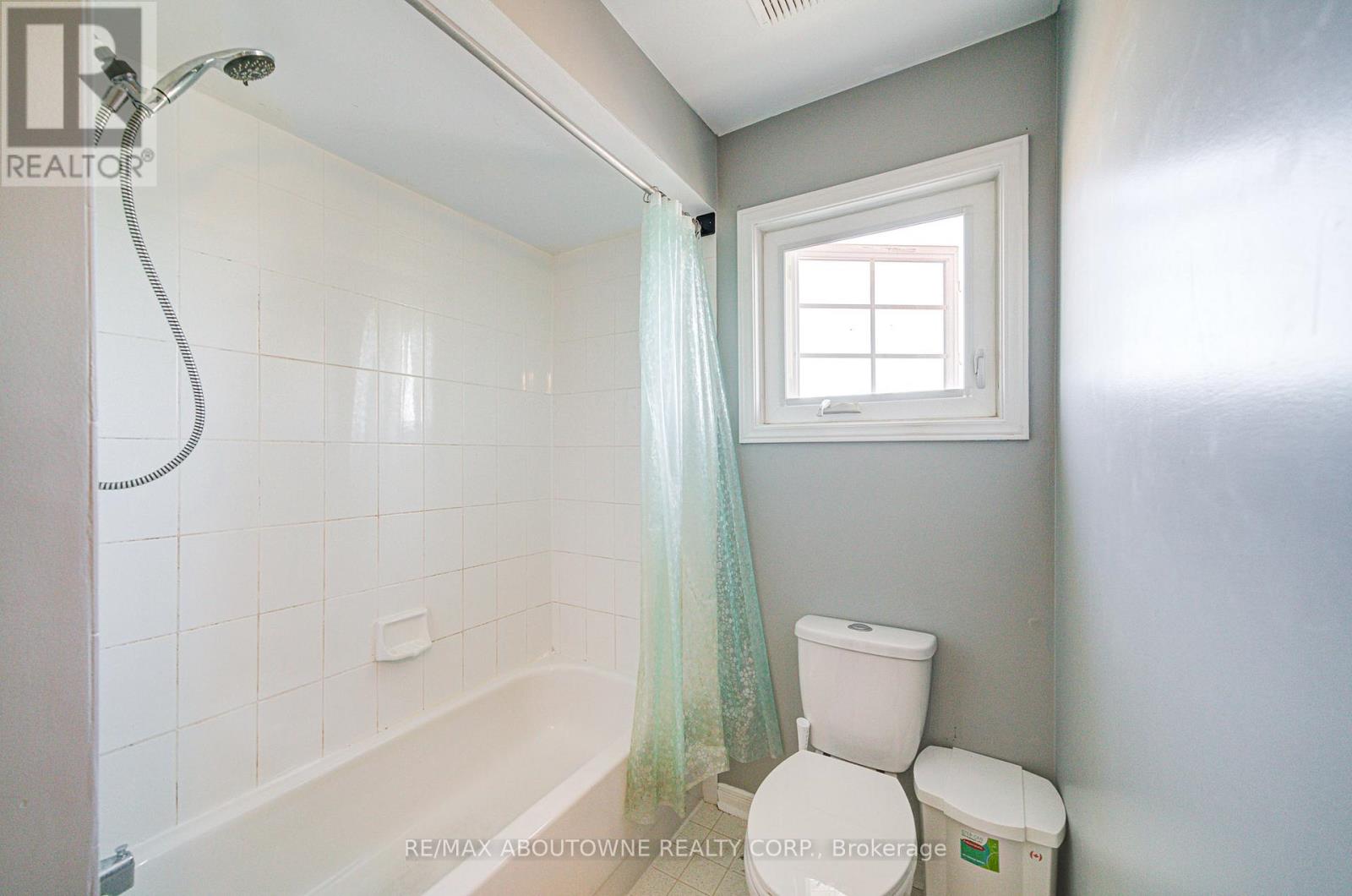 2211 Dale Ridge Drive, Oakville, Ontario  L6M 3L4 - Photo 31 - W12455751
