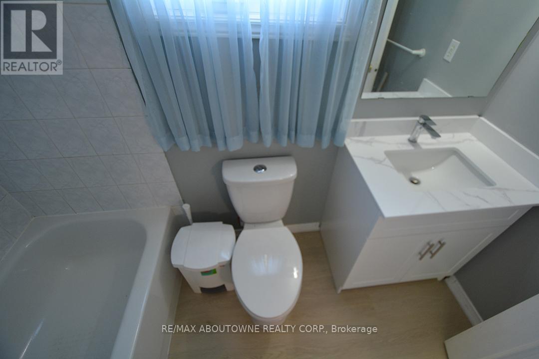 2211 Dale Ridge Drive, Oakville, Ontario  L6M 3L4 - Photo 33 - W12455751