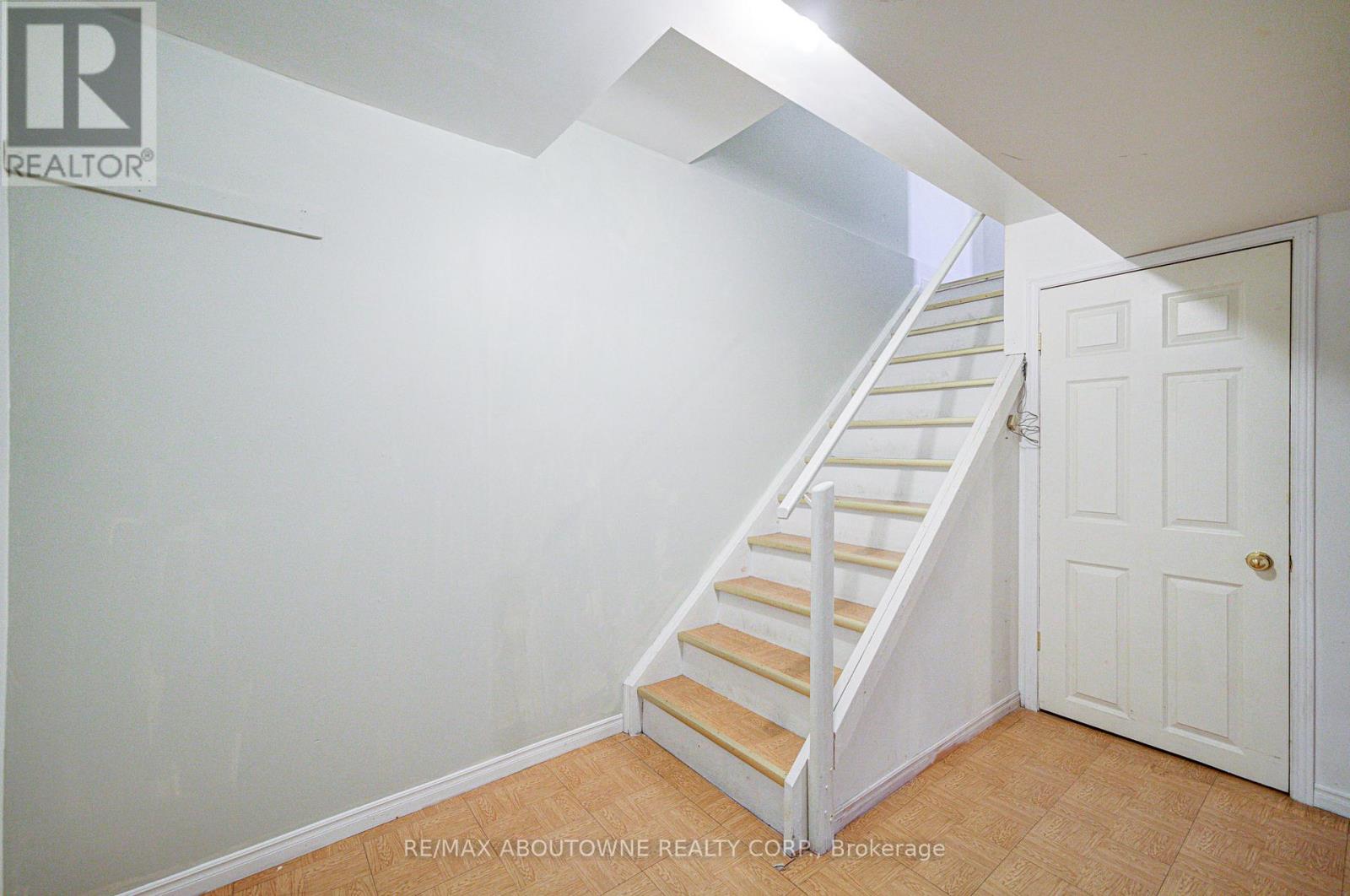 2211 Dale Ridge Drive, Oakville, Ontario  L6M 3L4 - Photo 35 - W12455751