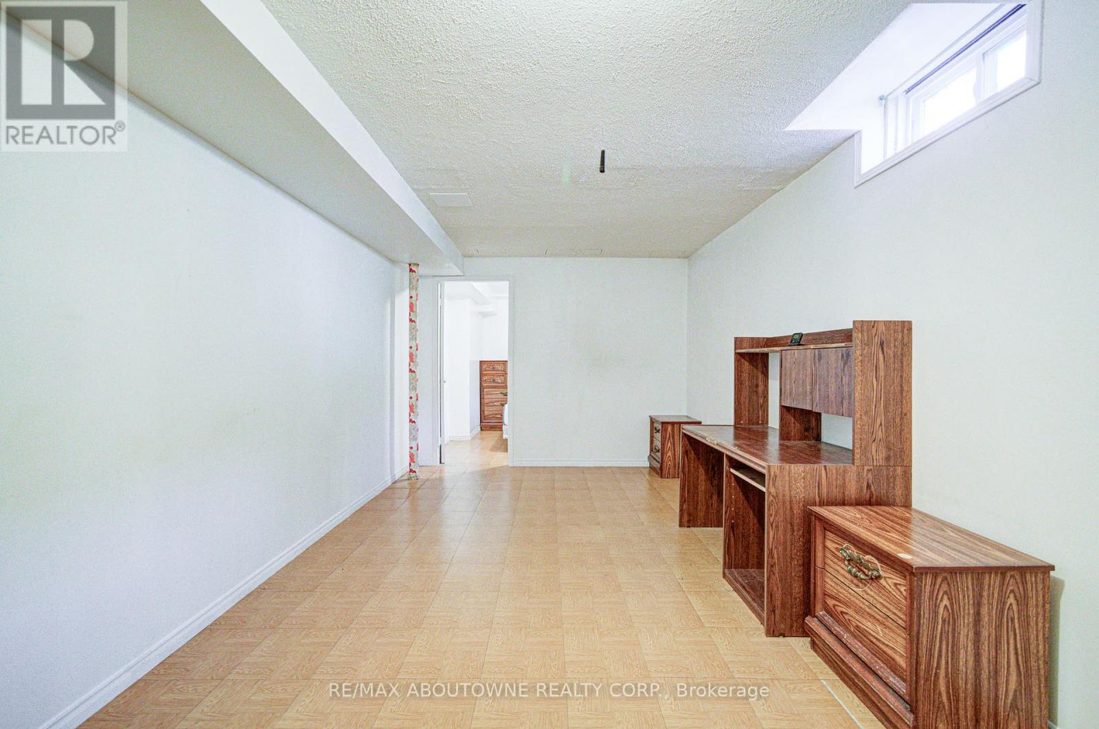 2211 Dale Ridge Drive, Oakville, Ontario  L6M 3L4 - Photo 36 - W12455751