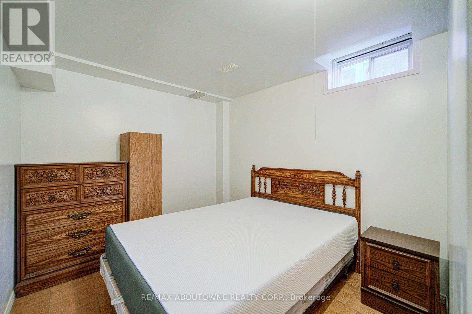 2211 Dale Ridge Drive, Oakville, Ontario  L6M 3L4 - Photo 39 - W12455751