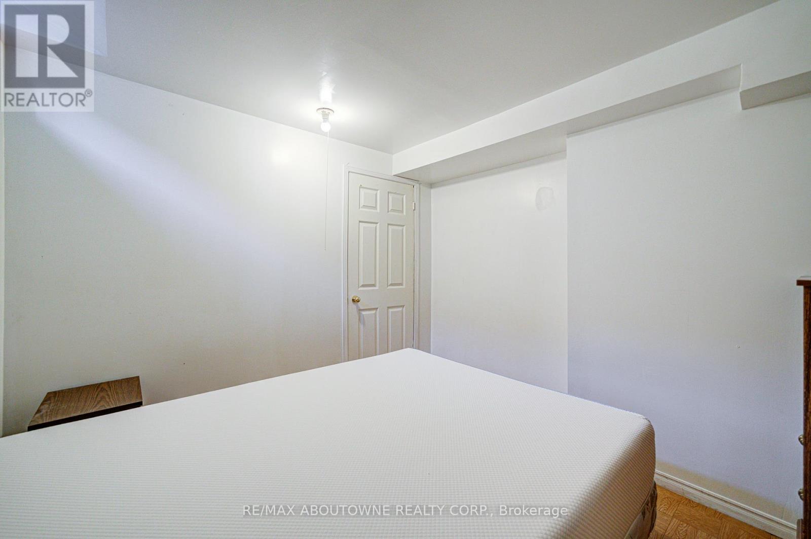 2211 Dale Ridge Drive, Oakville, Ontario  L6M 3L4 - Photo 40 - W12455751