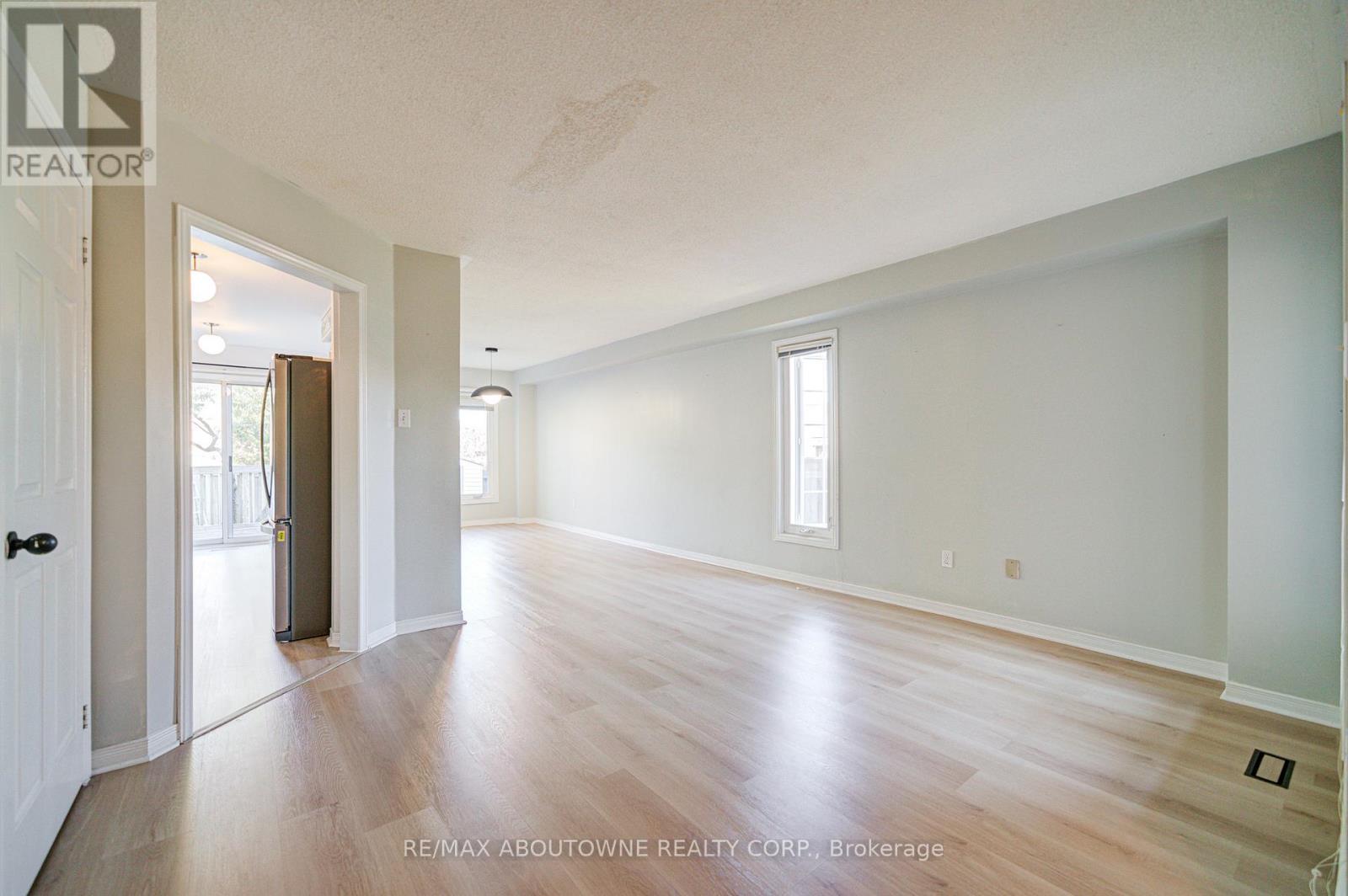 2211 Dale Ridge Drive, Oakville, Ontario  L6M 3L4 - Photo 7 - W12455751
