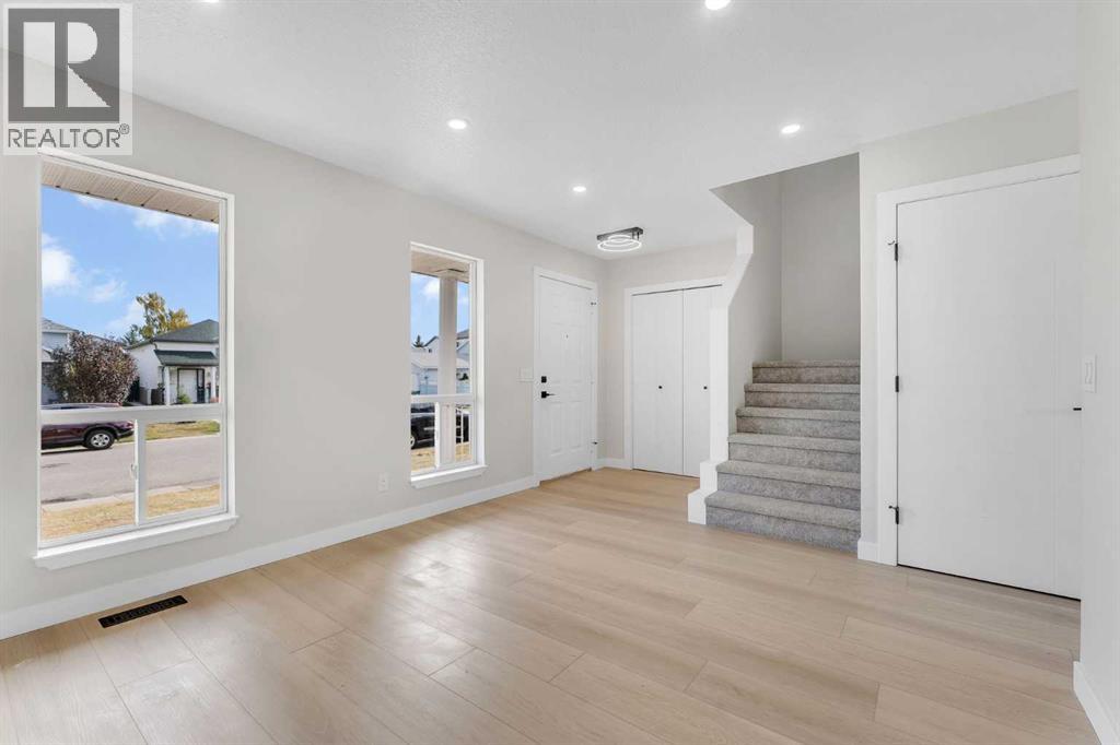 25 San Diego Way Ne, Calgary, Alberta  T1Y 7A4 - Photo 7 - A2263543