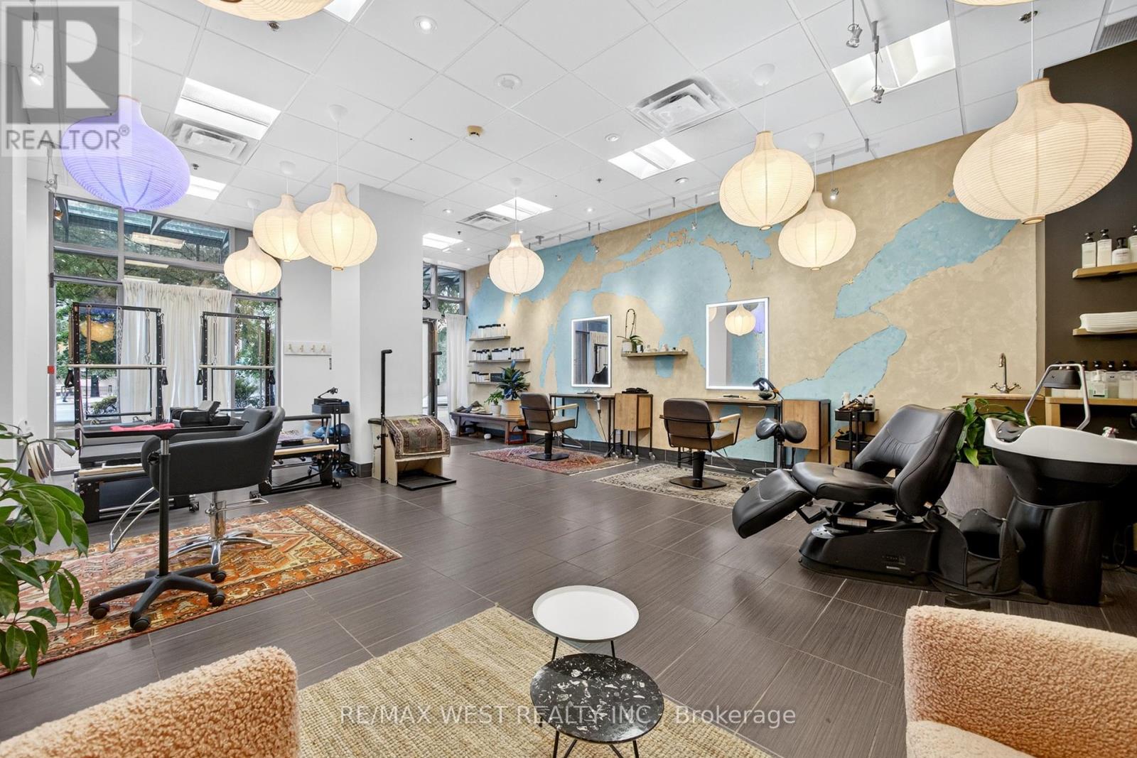 921 BAY ST. STREET, Toronto, Ontario