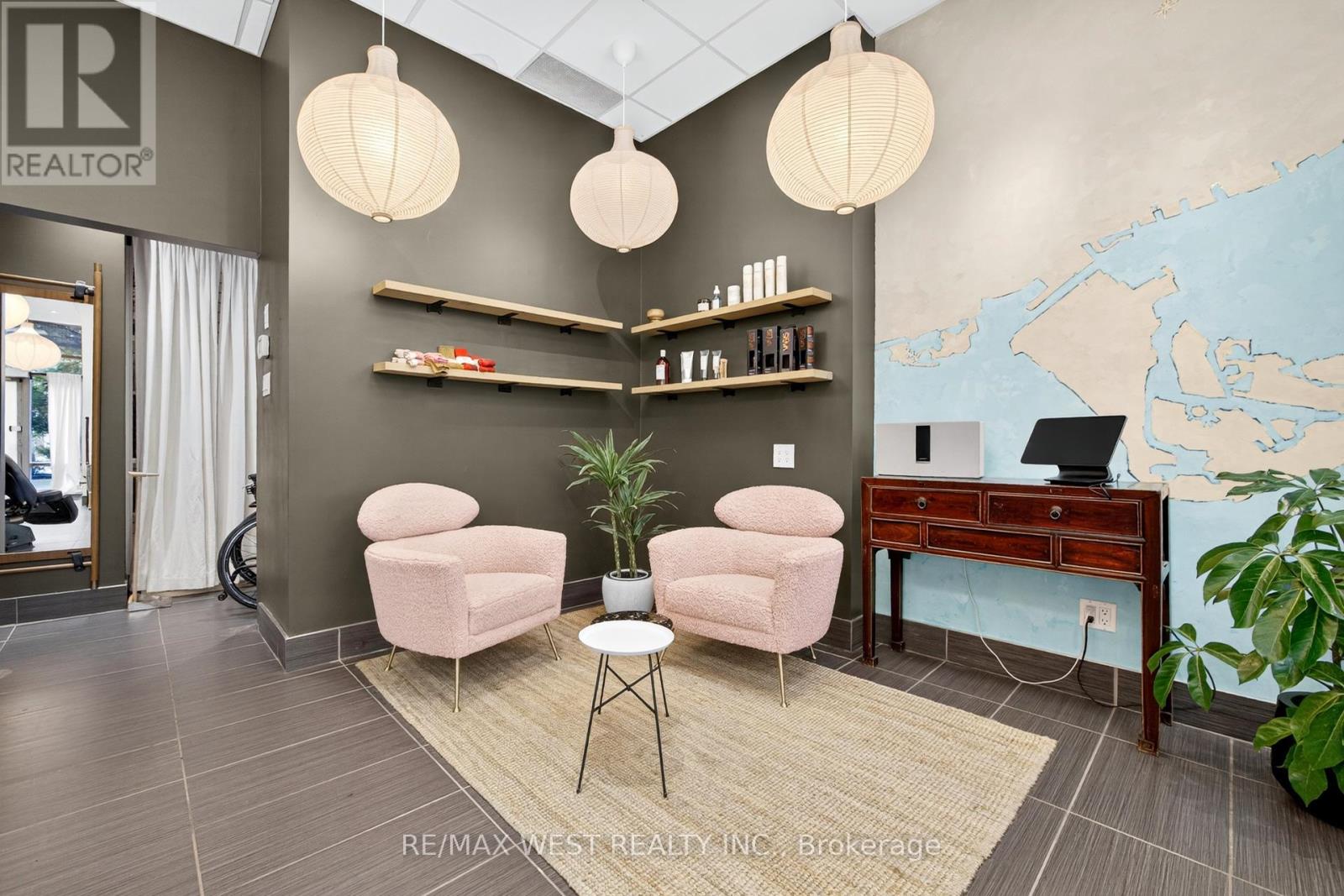 921 Bay St. Street, Toronto, Ontario  M5S 3L6 - Photo 14 - C12455553