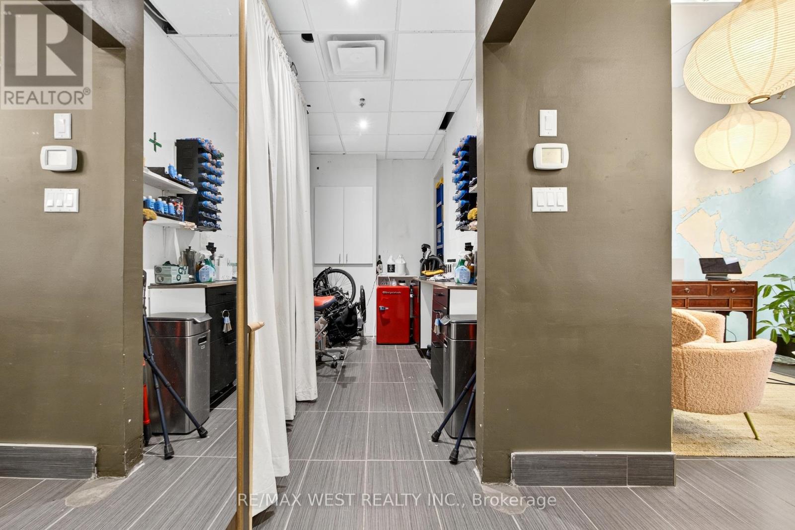 921 Bay St. Street, Toronto, Ontario  M5S 3L6 - Photo 24 - C12455553