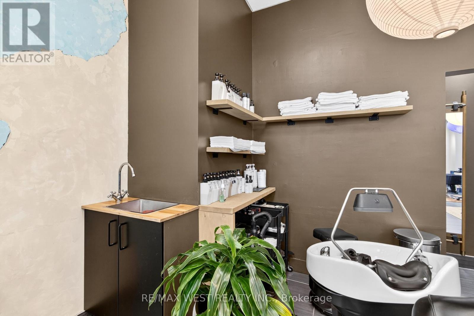 921 Bay St. Street, Toronto, Ontario  M5S 3L6 - Photo 22 - C12455553
