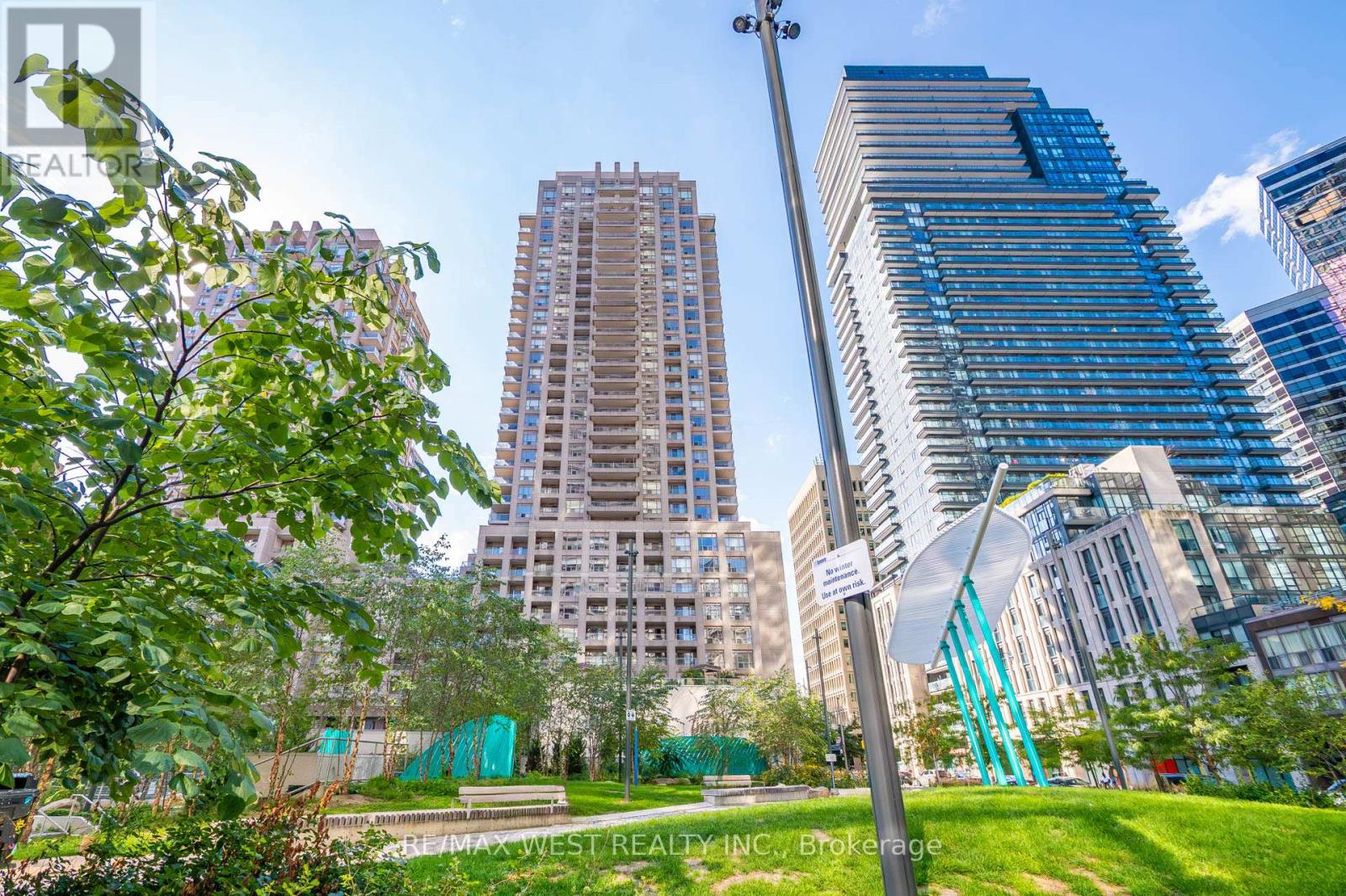 921 Bay St. Street, Toronto, Ontario  M5S 3L6 - Photo 36 - C12455553