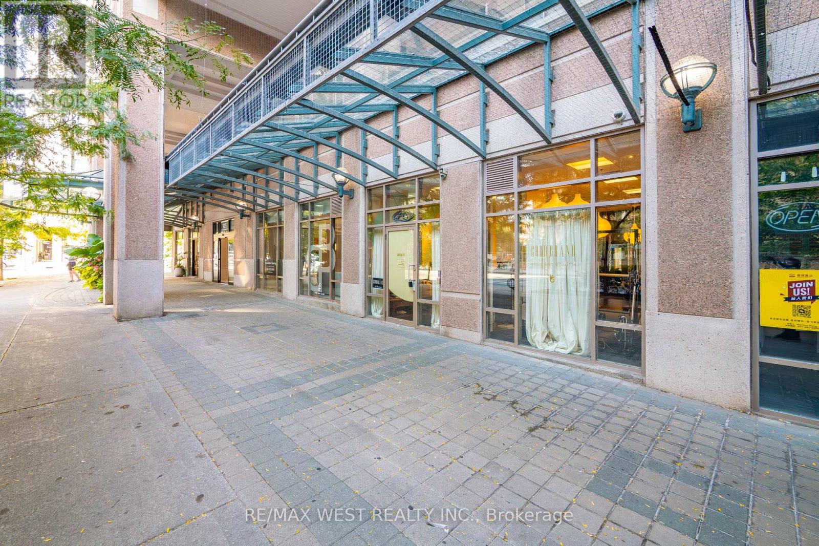 921 Bay St. Street, Toronto, Ontario  M5S 3L6 - Photo 4 - C12455553